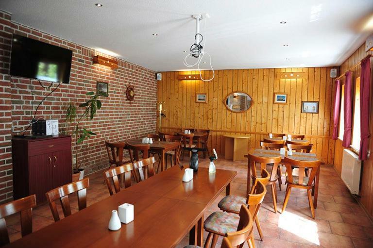 Gasthaus Zum Seestern Hotel Ravensbruck Exterior foto